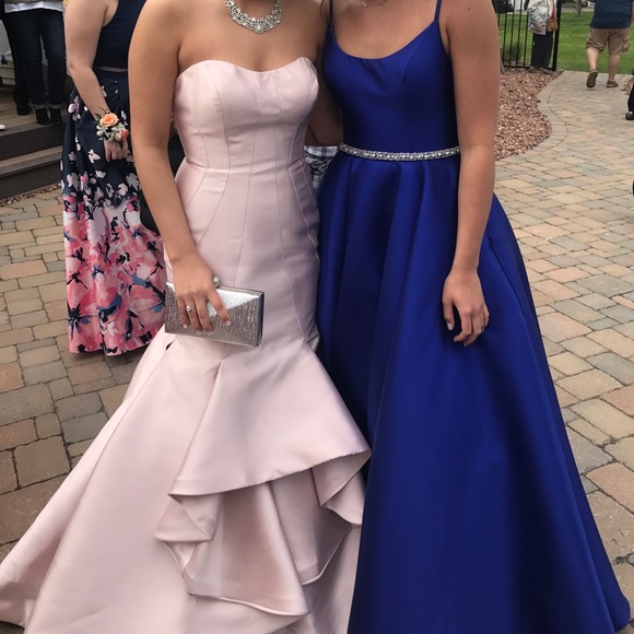 Prom dress - Picture 1 of 3